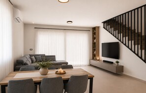 Smart TV - Amazing home in Privlaka (Privlaka)