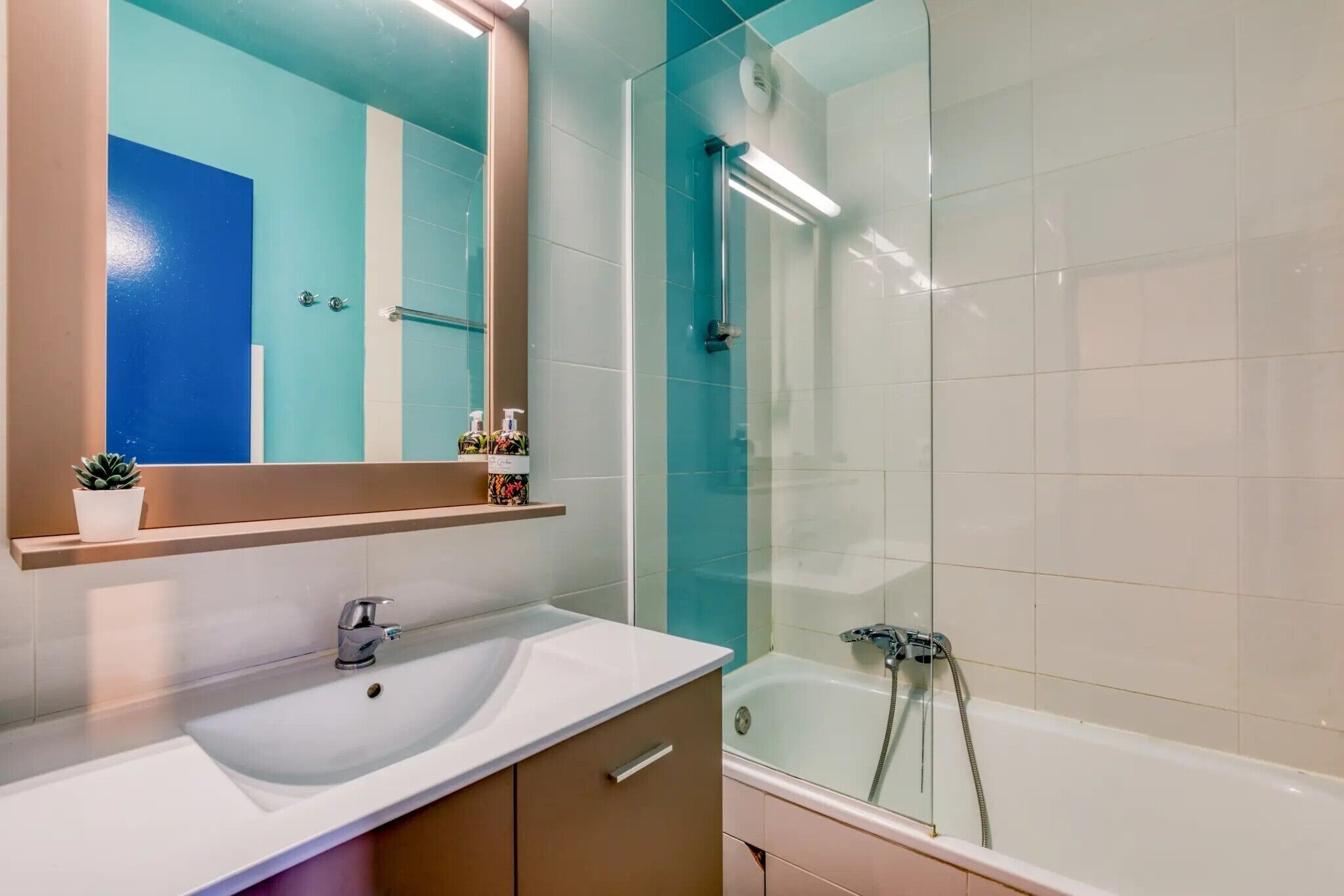 Shower, towels