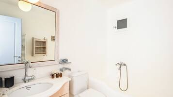 Luxury Villa, Private Pool, Sea View | Bathroom | Eco-friendly toiletries