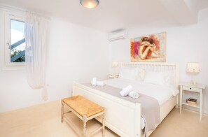 Luxury Villa, Private Pool, Sea View | Soundproofing, iron/ironing board, travel cot, free WiFi - Lunar Villa (Mykonos)