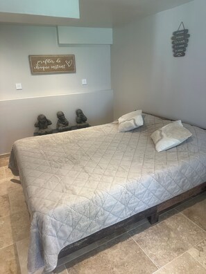 Room - Paradise & Desire: Romantic Room (Montignargues)