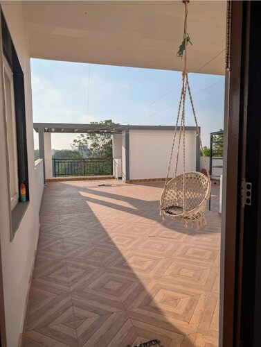 Penthouse, Lakeview, AirportRoad