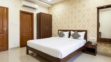 Standard Room, City View | Desk, free WiFi
