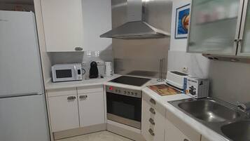 Refrigerador, microondas, horno, placa de cocina