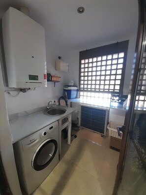 Fridge, microwave, oven, stovetop - Apartment 'Villa Gadea 6-6' with Shared Pool, Wi-Fi and Air Conditioning (Altea)