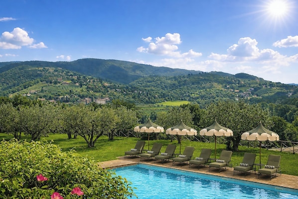 Indoor pool, outdoor pool - Borgo Tre Vaselle (Torgiano)