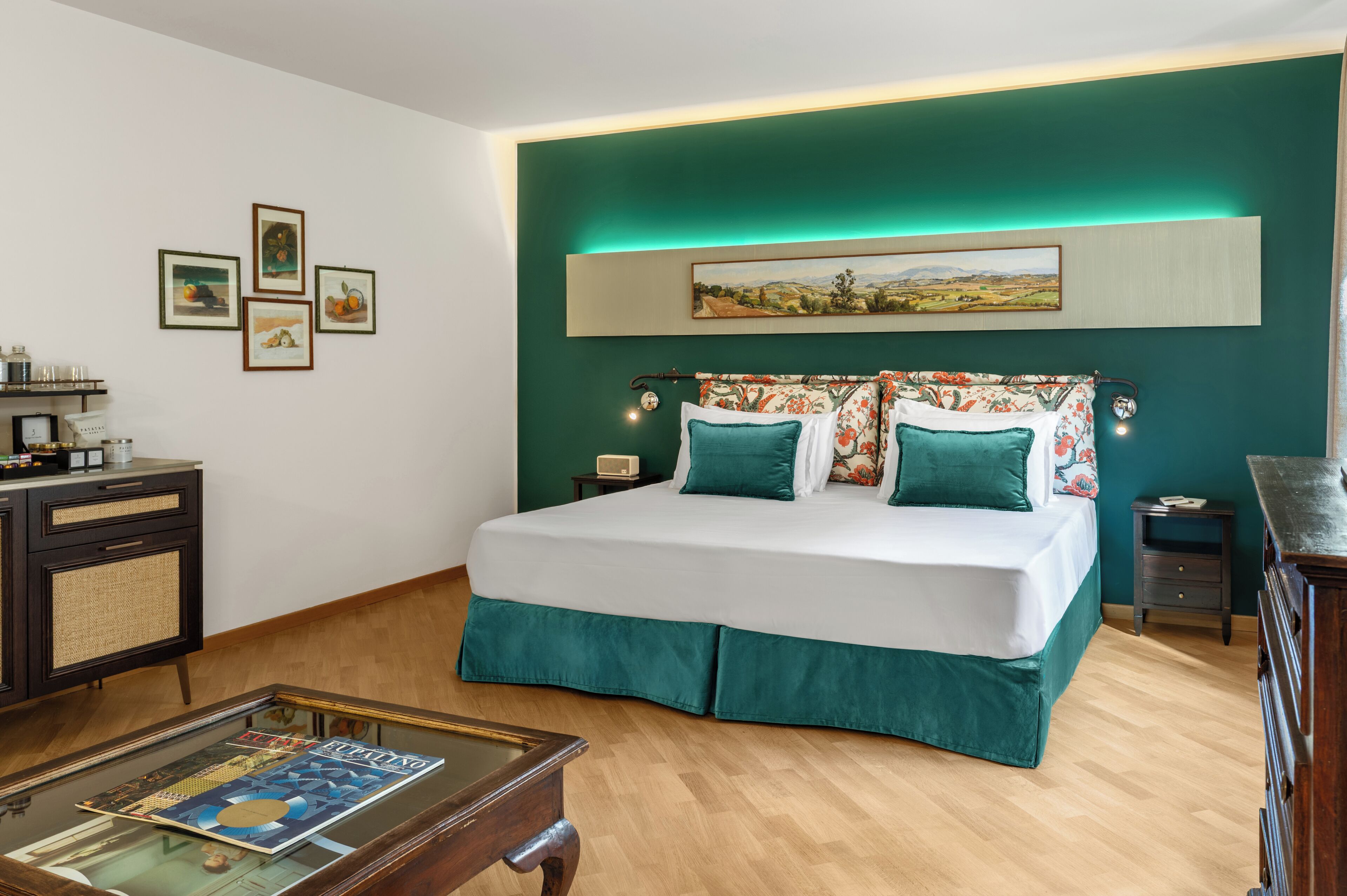 Deluxe Room | In-room safe, blackout drapes