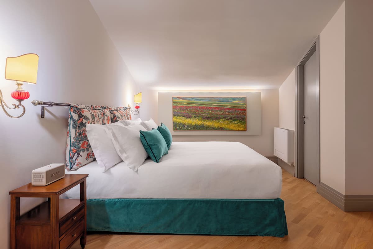 Junior Suite | In-room safe, blackout drapes