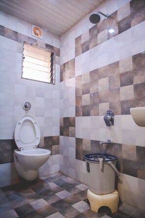 Deluxe Double Room | Bathroom - Park View Residency (Bhuj)