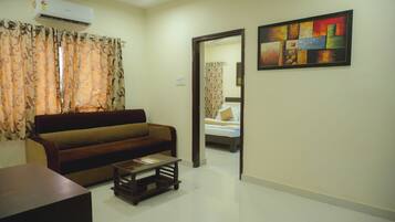 Deluxe Suite | Living area