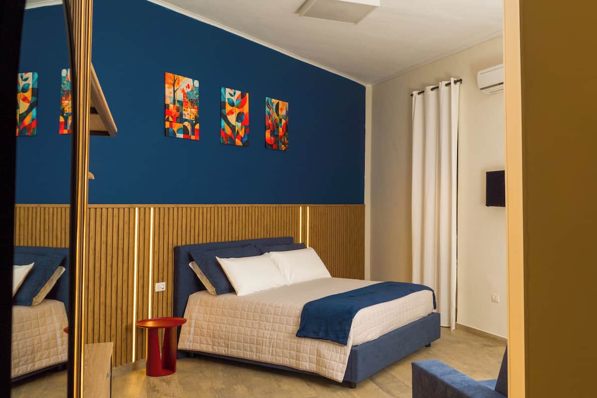 Apartment | Premium bedding, down comforters, pillowtop beds, free minibar