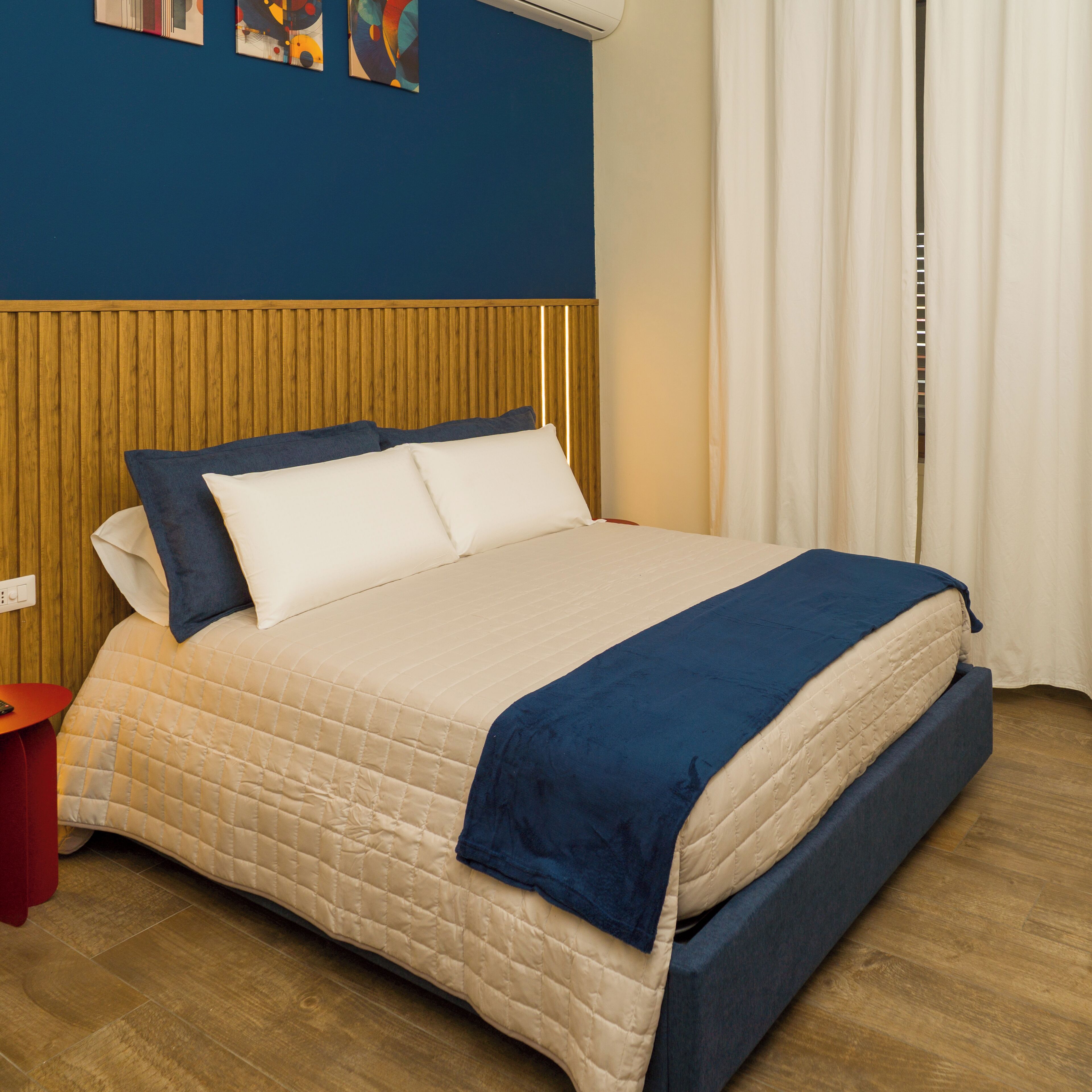 Executive | Premium bedding, down duvets, pillow-top beds, free minibar