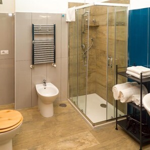 Executive | Bathroom | Shower, rainfall showerhead, hair dryer, bathrobes - Prima Classe Battipaglia (BATTIPAGLIA)