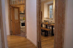 Dining - Historic 4-Bedroom Apartment Near the Cathedral with an Elevator (Lisboa)