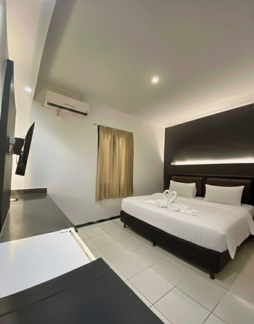 In-room safe, desk, free WiFi, bed sheets
