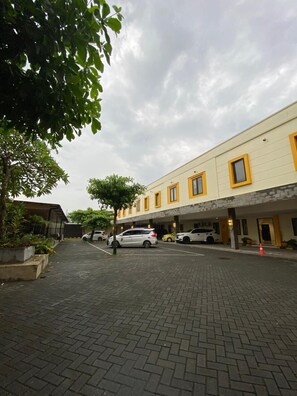 Free self-parking - Grand Charis Hotel Tulungagung (Tulungagung)