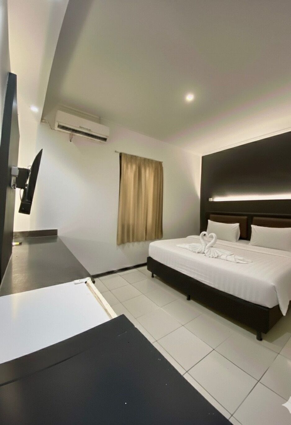 In-room safe, desk, free WiFi, bed sheets