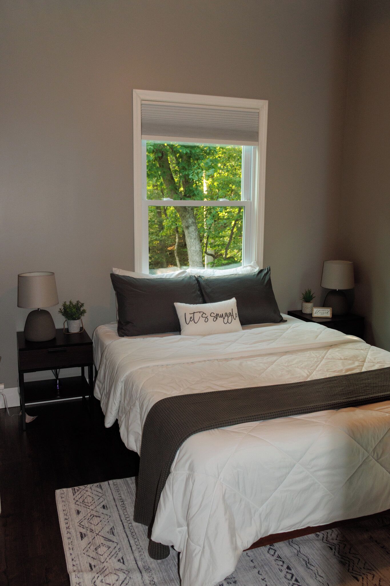 2 bedrooms, desk, iron/ironing board, WiFi (free)