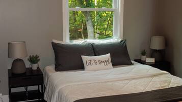 2 bedrooms, desk, iron/ironing board, WiFi (free)
