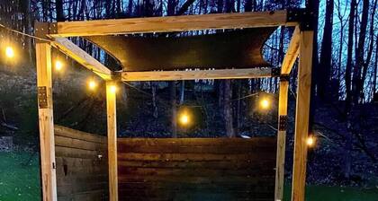 The Outpost-2 bed bungalow w/Hot Tub