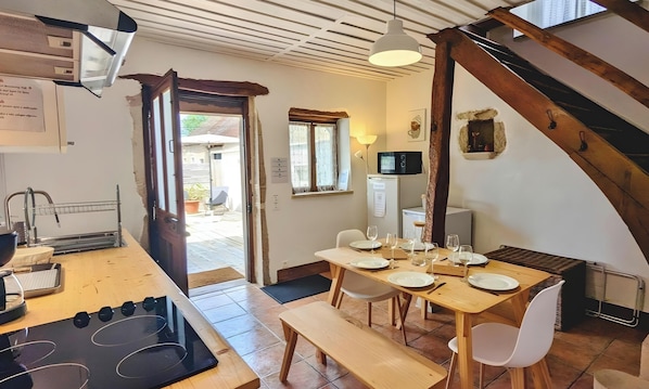 Dining - La Chouette Burgonde: Peaceful Stay Between Beaune and Nuits-Saint-Georges (Villy-le-Moutier)