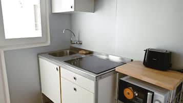 Superior Apartment, City View | Private kitchen