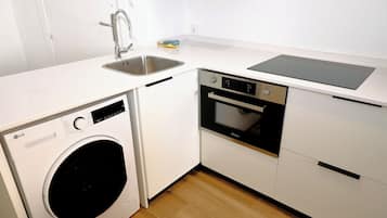 Comfort Apartment, City View | Private kitchen
