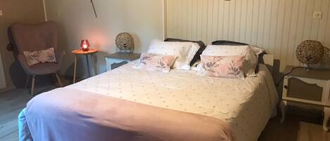 1 bedroom, internet, bed sheets