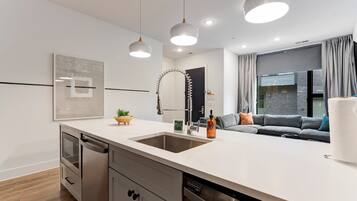 Villa, 4 Bedrooms, Ensuite, City View | Private kitchen | Full-sized fridge, microwave, oven, stovetop