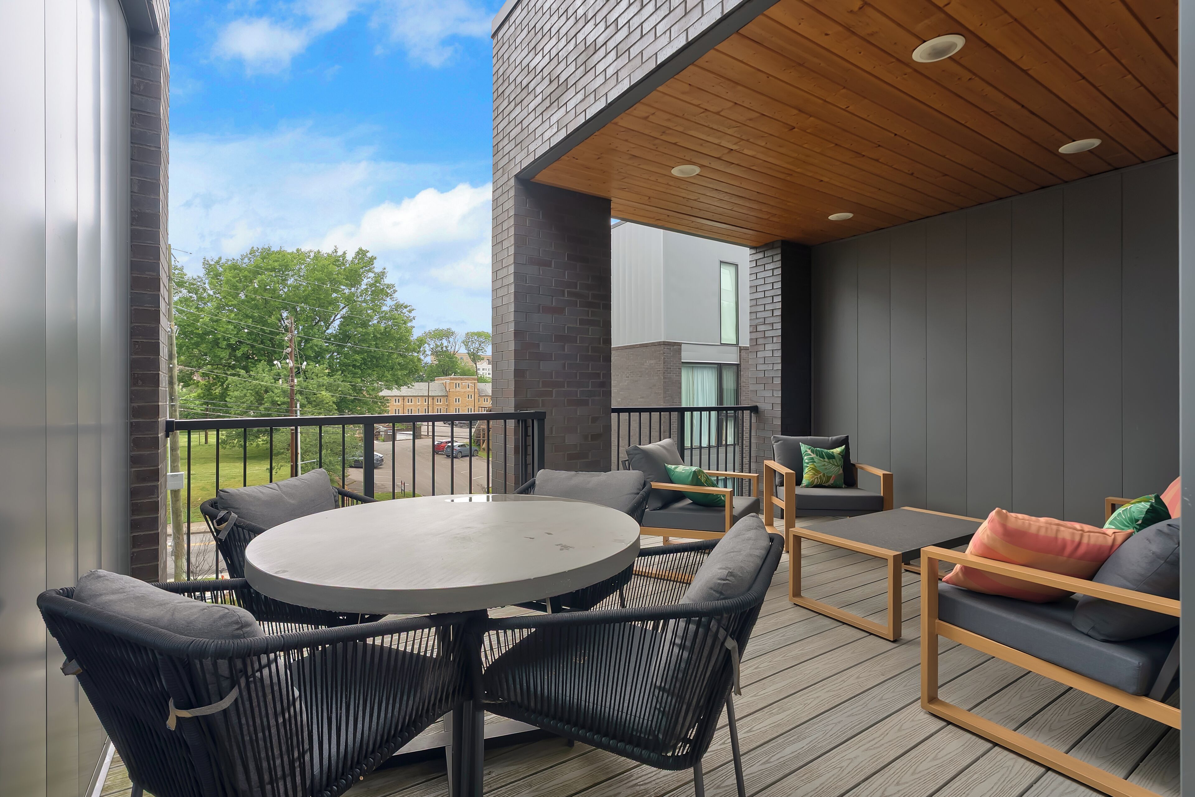 Huvila, 4 makuuhuonetta, kaupunkinäköala | Ulkoruokailutilat