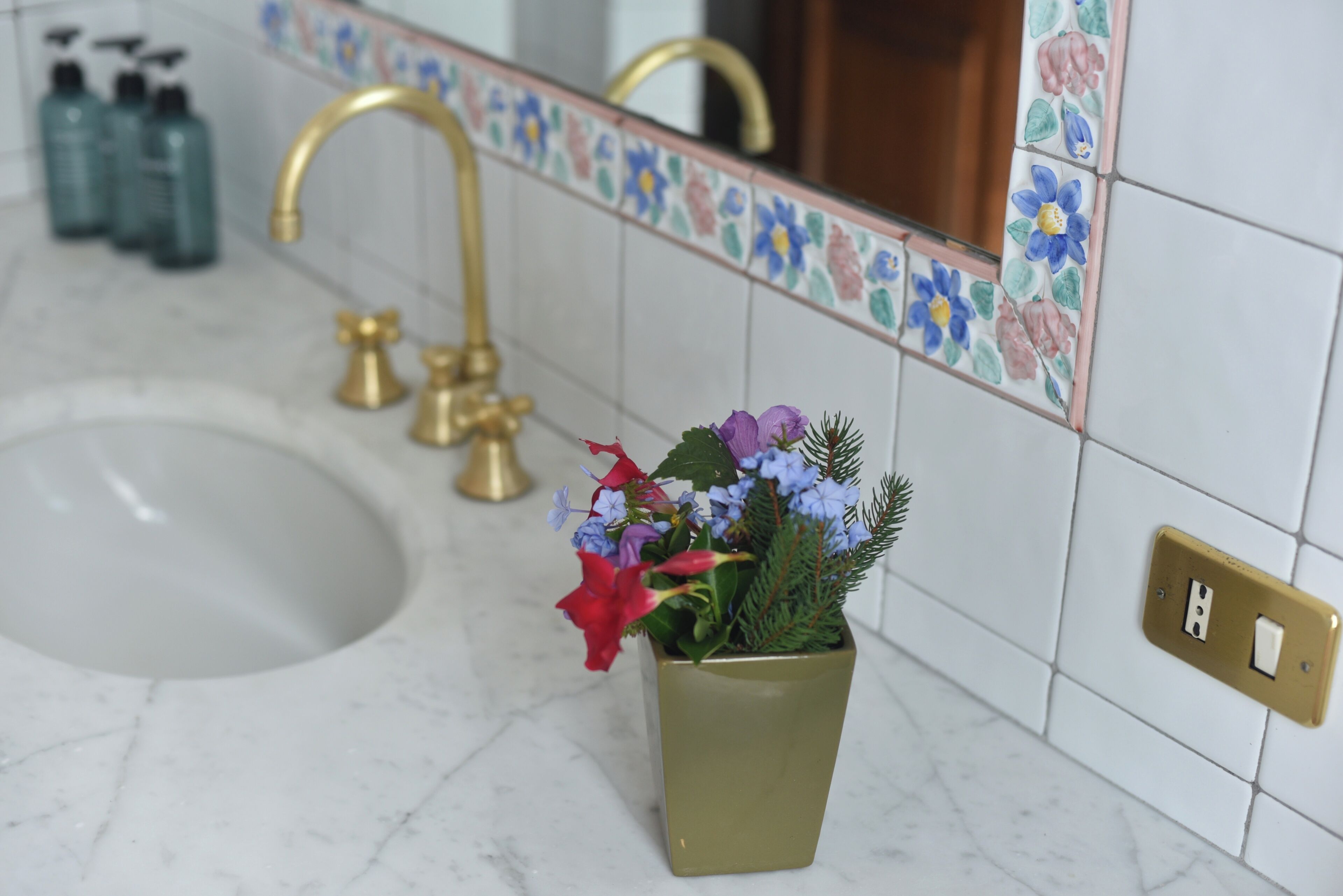 Duschwanne, Komfortbadewanne, Haartrockner, Handtücher