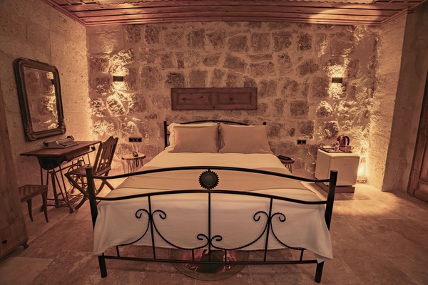 Deluxe Room, Garden View | Minibar, laptop workspace, WiFi (free), bed sheets
