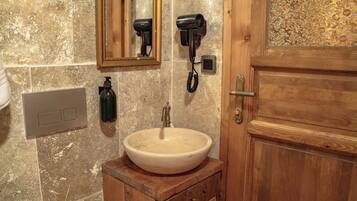 Standard Room, Garden View | Bathroom