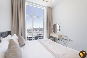 Premium bedding, in-room safe, individually decorated - Vogue | Skyz by Danube near Dubai Miracle Garden (Dubai)