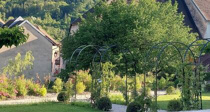 La Maison de Léonie, a bed-and-breakfast in the heart of the Loue Valley.