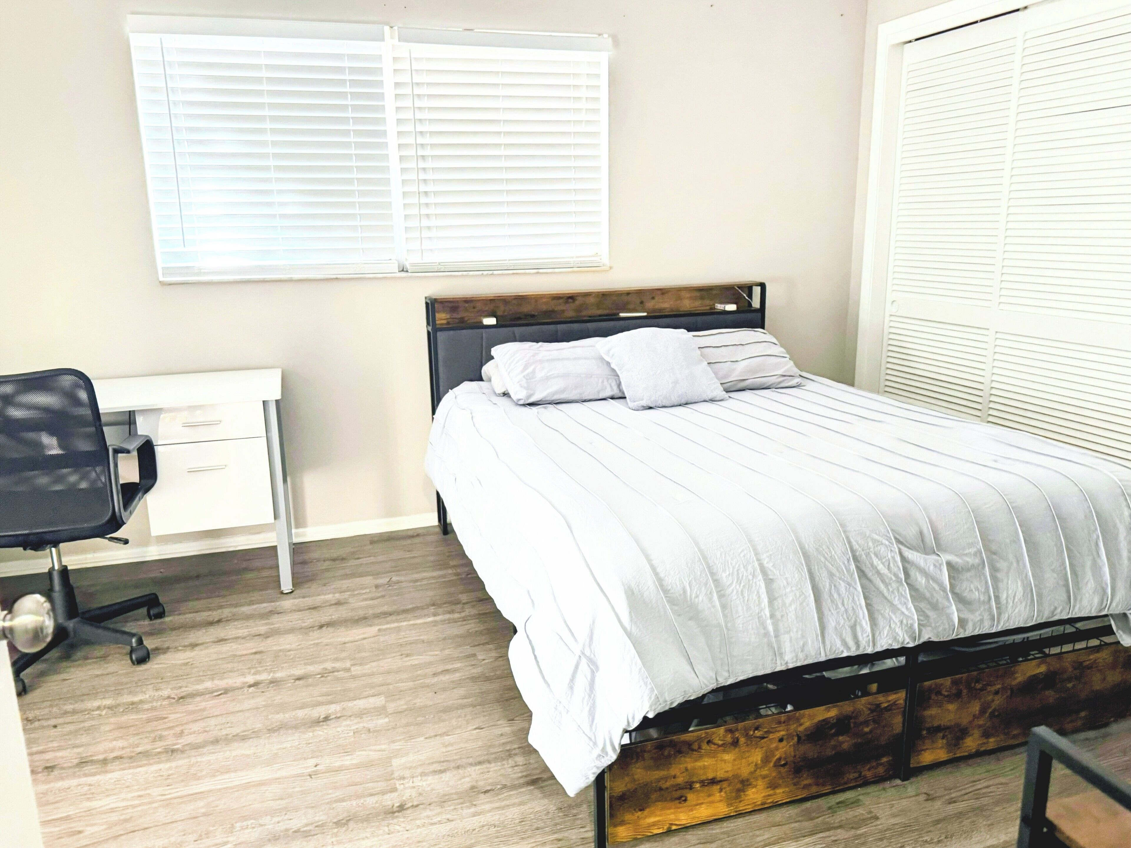 4 chambres, fer et planche à repasser, Wi-Fi, literie fournie