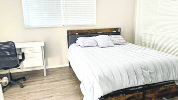 4 bedrooms, iron/ironing board, WiFi, bed sheets