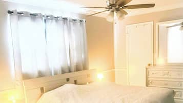 4 bedrooms, iron/ironing board, WiFi, bed sheets