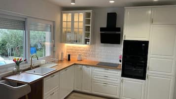 Apartemen (One bedroom apartment) | Dapur pribadi | Lemari es