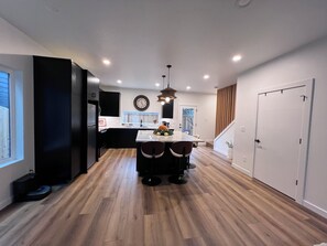 Interior - Master Suite with Private Bath & Shared Space in welcoming Portland (Portland)