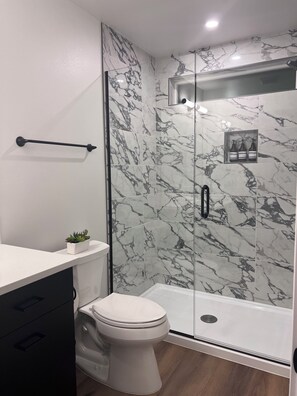 Hair dryer, towels, soap, toilet paper - Master Suite with Private Bath & Shared Space in welcoming Portland (Portland)