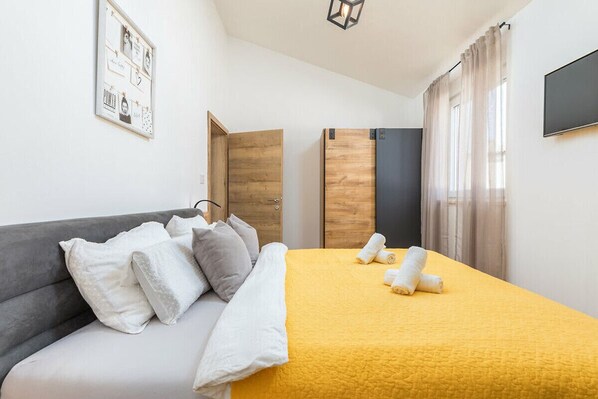 Room - Elfi Apartment, Pula, Croatia (Pola)