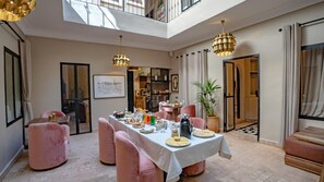 Free daily local cuisine breakfast - riadnumero19 (Marrakesh)