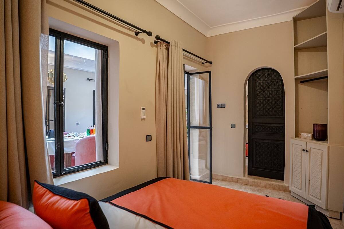 Premium bedding, WiFi (free), individually decorated, bed sheets