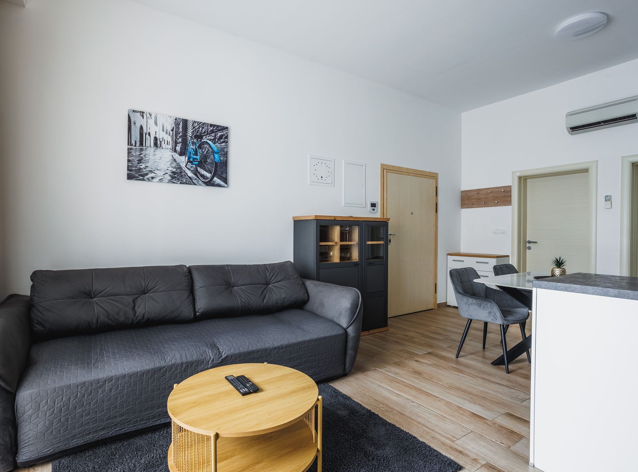 Apartment (Modern Apartment Near The Sea) | Living room | 32-inch flat-screen TV with cable channels