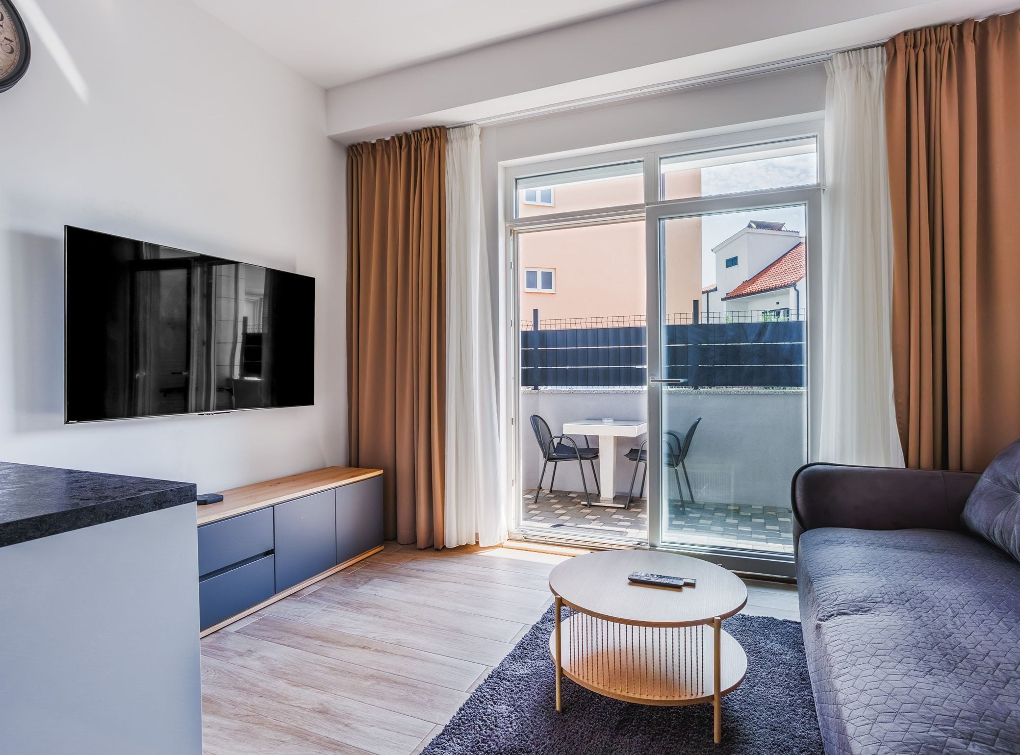 Apartment (Modern Apartment Near The Sea) | Living room | 32-inch flat-screen TV with cable channels