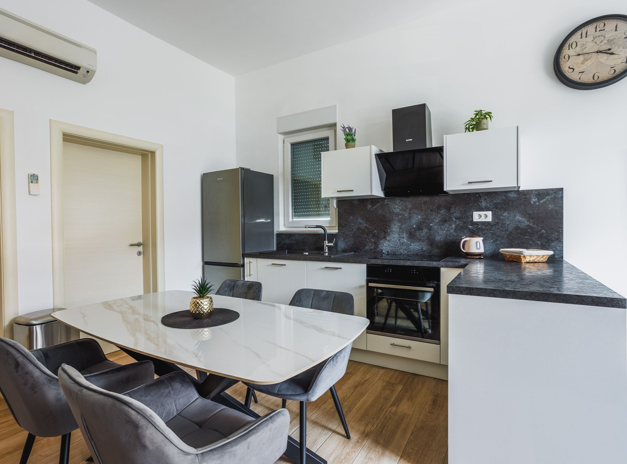 Leilighet (Modern Apartment Near The Sea) | Spisestue
