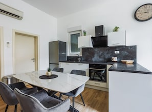Appartement (Modern Apartment Near The Sea) | Dineerruimte