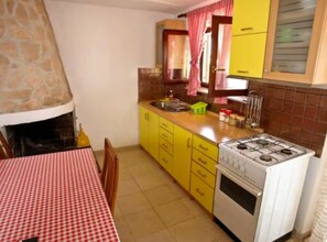 Ferienhaus (Two Bedroom House with Terrace and Se) | Eigene Küche | Kühlschrank