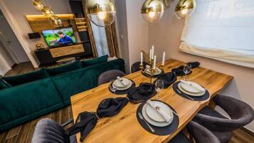 Căn hộ (Two Bedroom Apartment) | Phòng ăn